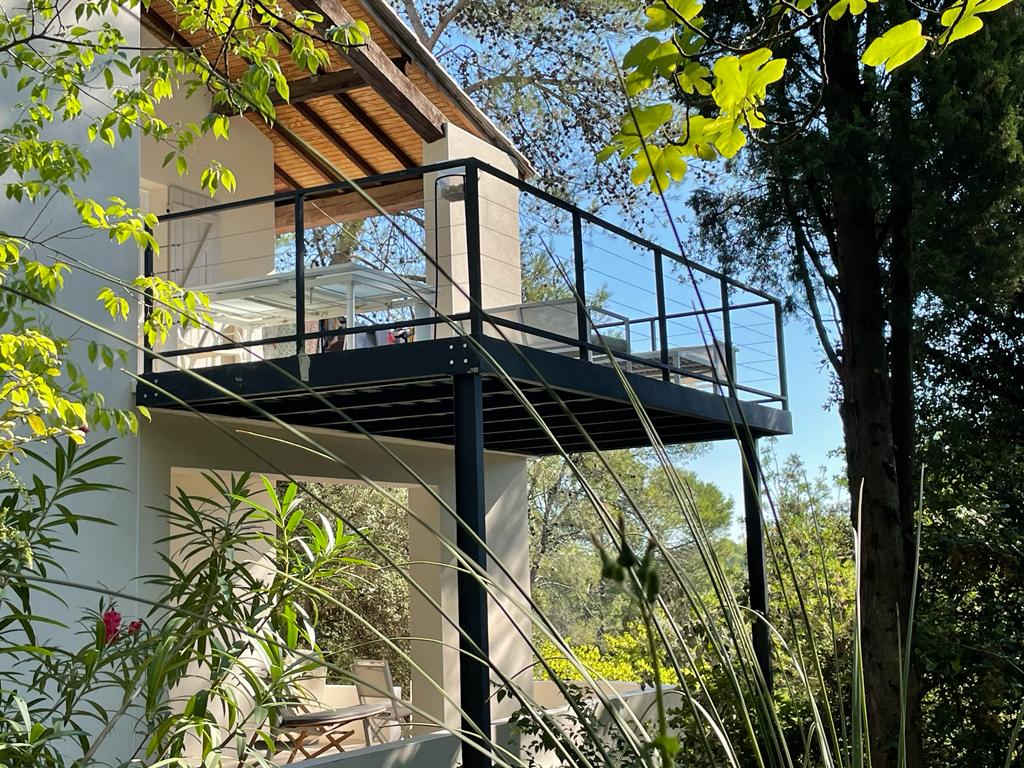 Extensions de terrasse avec des garde-corps câble inox Image